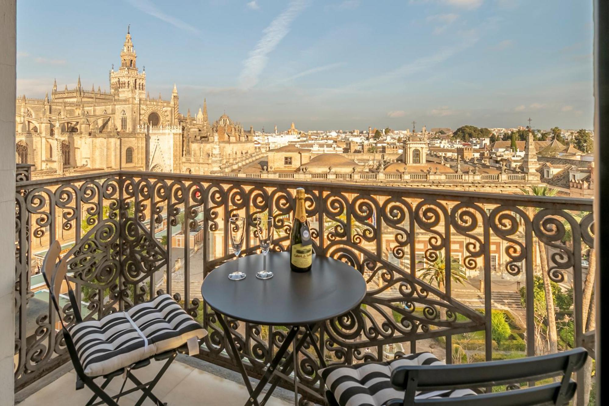 Isg Apartments The Most Exclusive Apartment In Sevillaparking Екстериор снимка