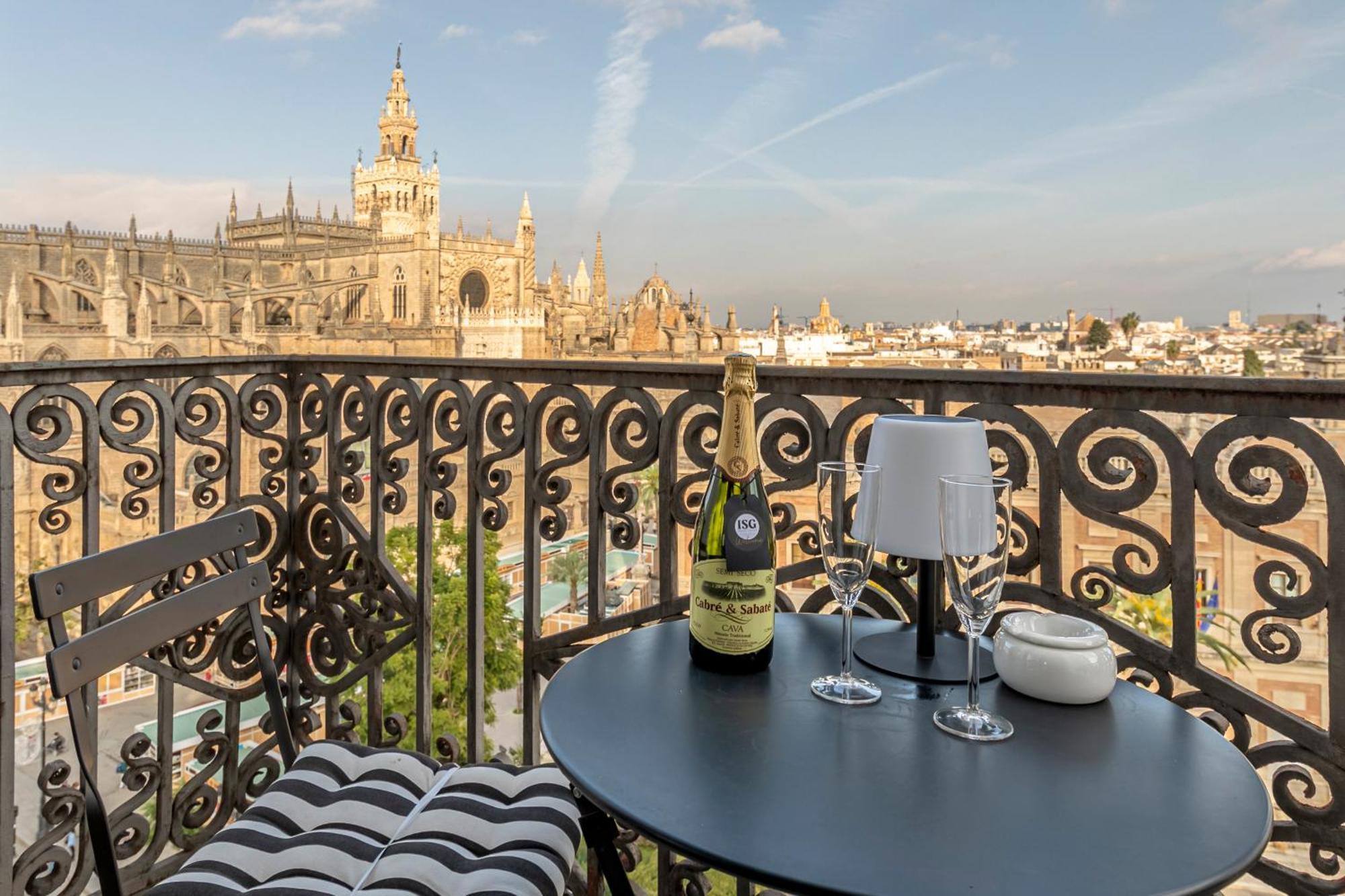 Isg Apartments The Most Exclusive Apartment In Sevillaparking Екстериор снимка
