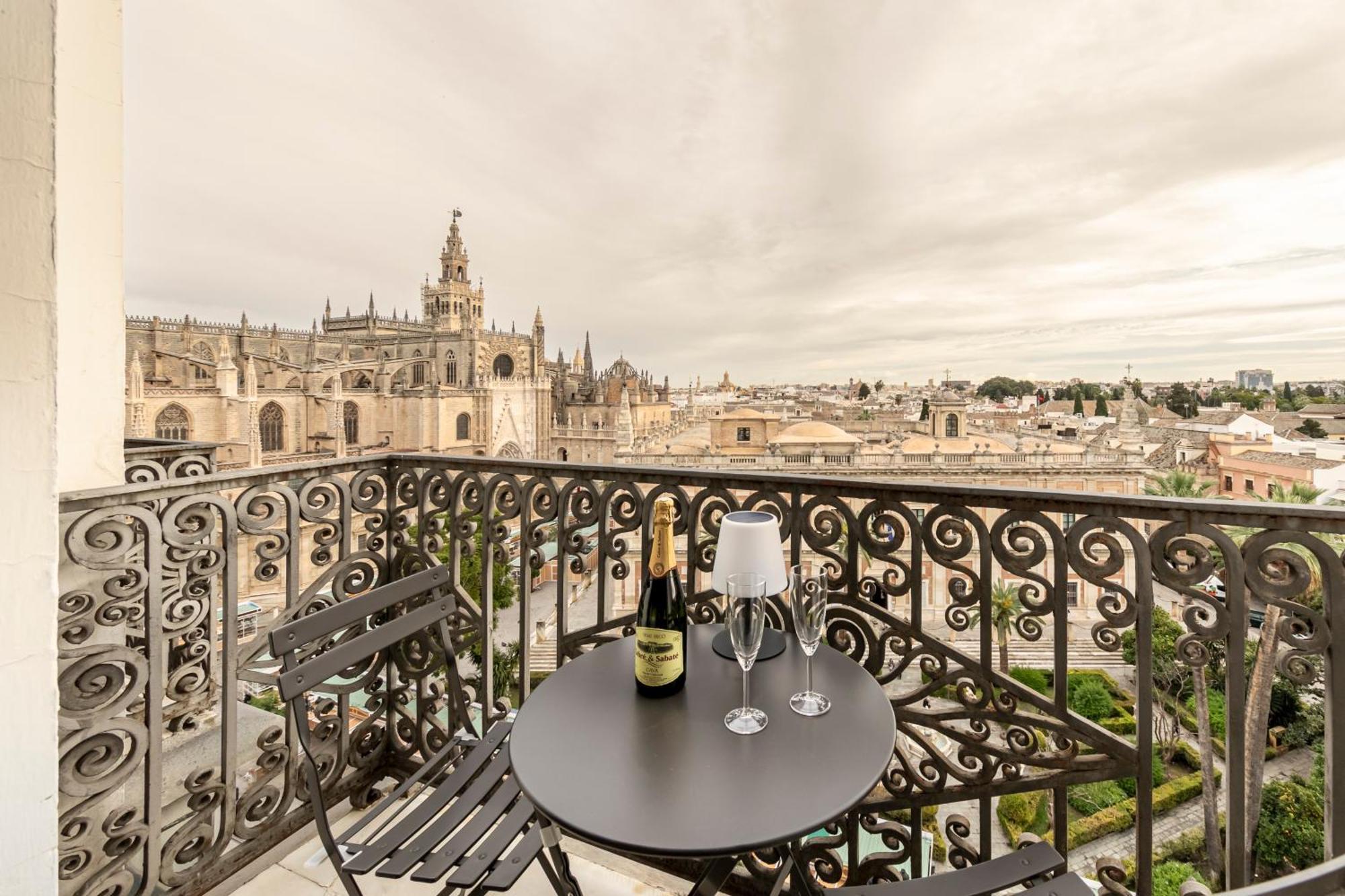 Isg Apartments The Most Exclusive Apartment In Sevillaparking Екстериор снимка