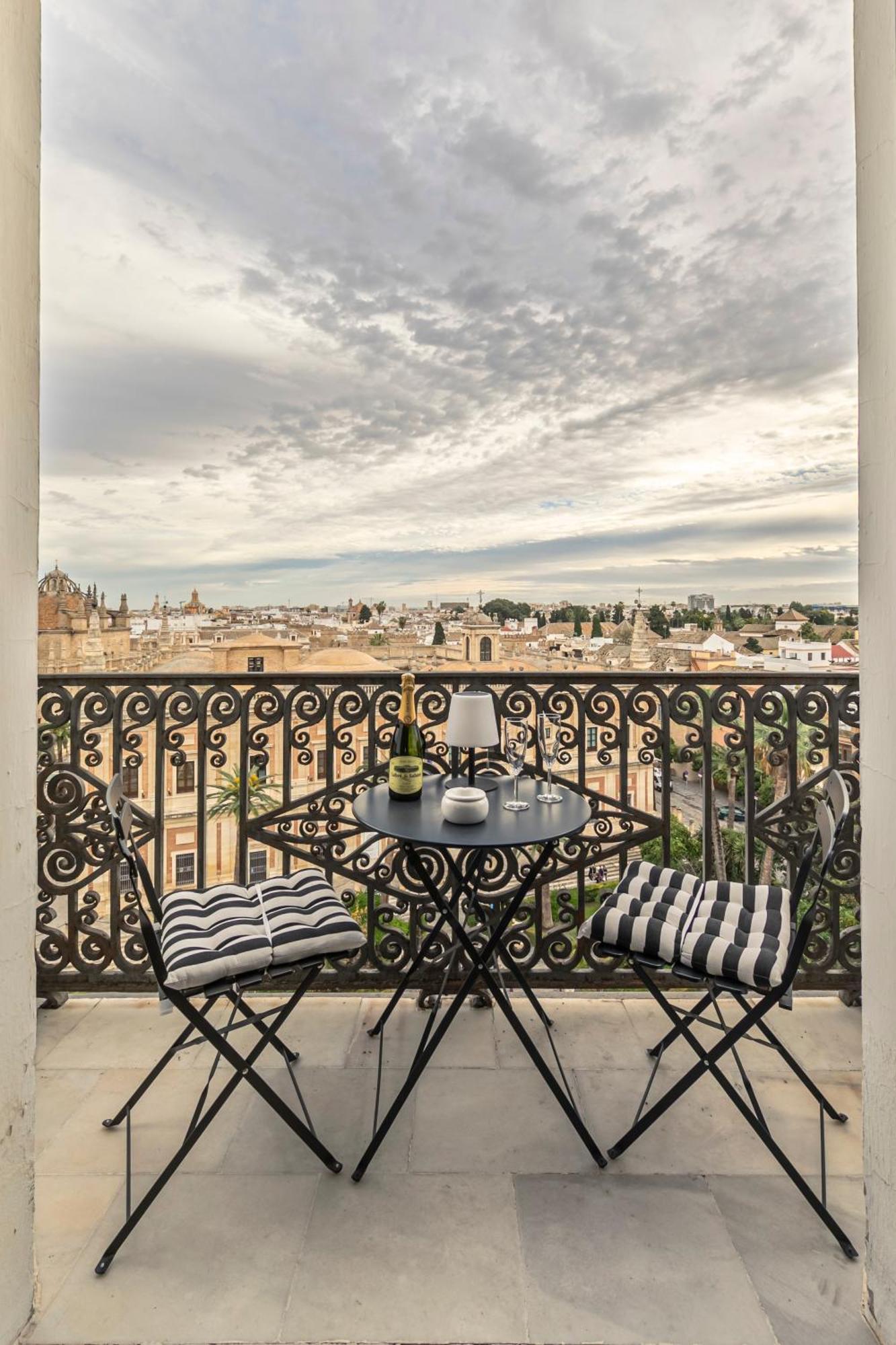 Isg Apartments The Most Exclusive Apartment In Sevillaparking Екстериор снимка