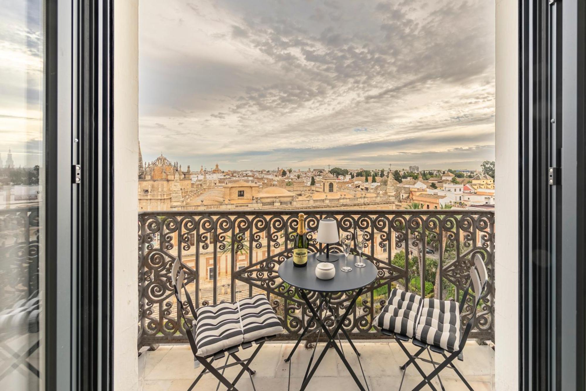 Isg Apartments The Most Exclusive Apartment In Sevillaparking Екстериор снимка